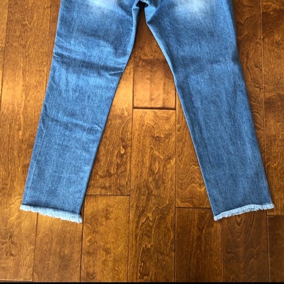 MOMOKROM MEDIUM WASH DISTRESSED RIPPED JEANS. LIKE NEW - Picture 6 of 6